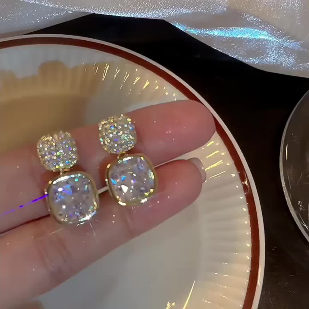 Arete de Circonia con Colgante de Cristal Imperial – Bañado en oro de 18k