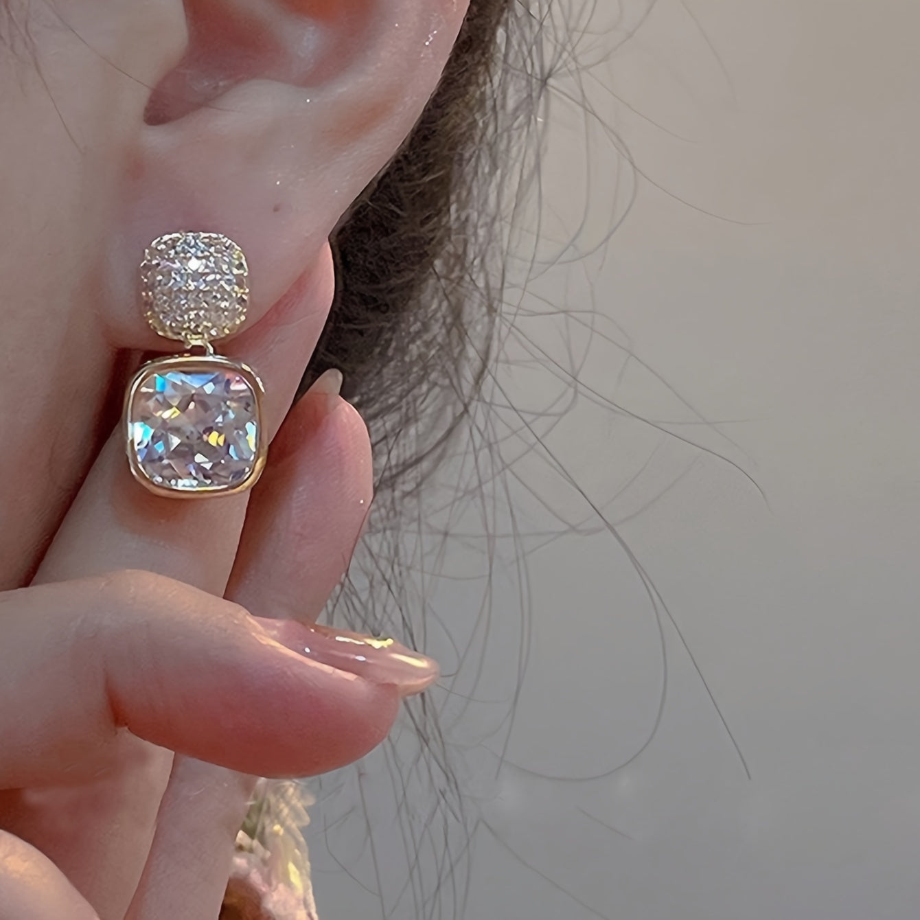 Arete de Circonia con Colgante de Cristal Imperial – Bañado en oro de 18k