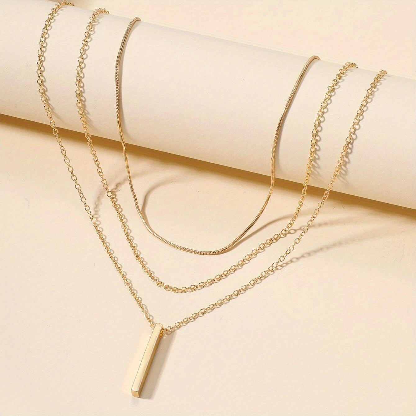 Collar Triple Y con Colgante Minimalista Euro – Bañado en oro de 18k