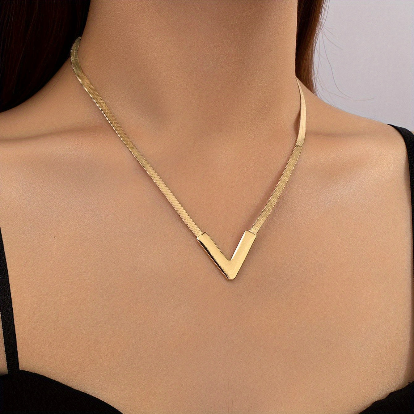 Colar V Lujo Absoluto - Banhado em ouro 18K