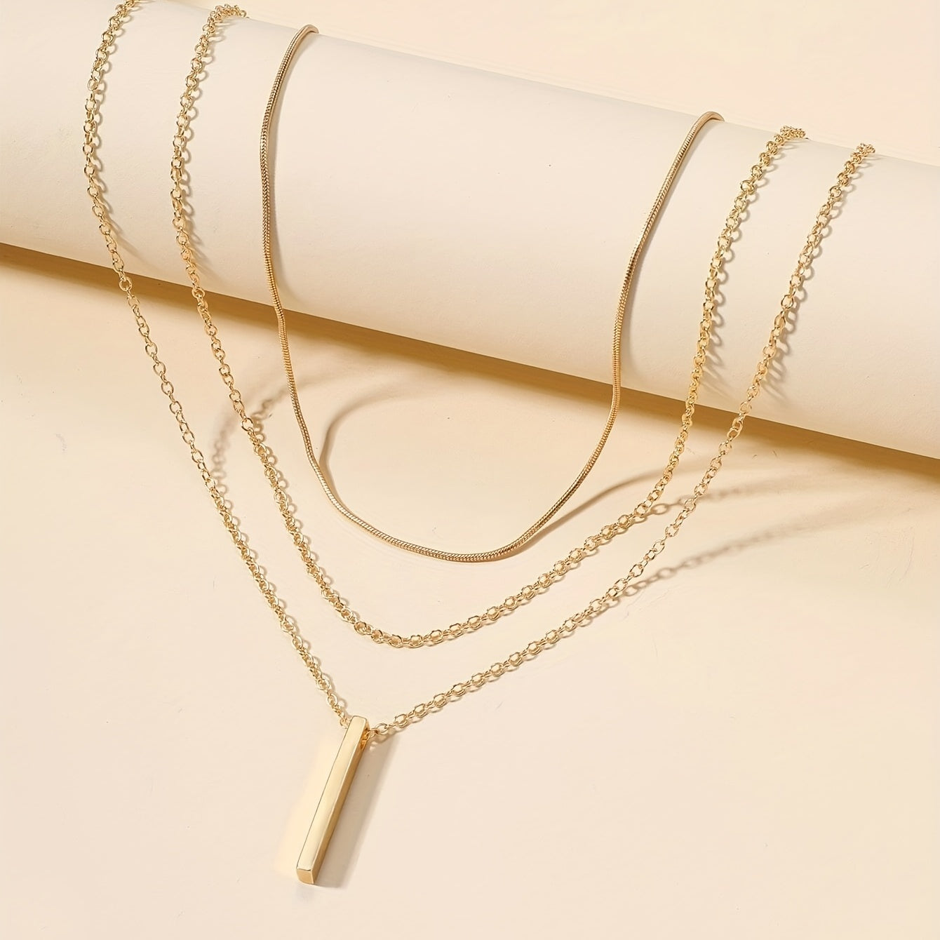 Collar Triple Y con Colgante Minimalista Euro – Bañado en oro de 18k