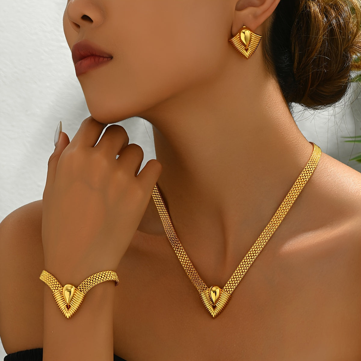 Conjunto Reina Boreal – Elegancia radiante bañada en oro de 18k