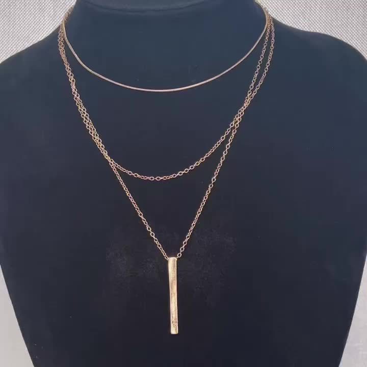 Collar Triple Y con Colgante Minimalista Euro – Bañado en oro de 18k