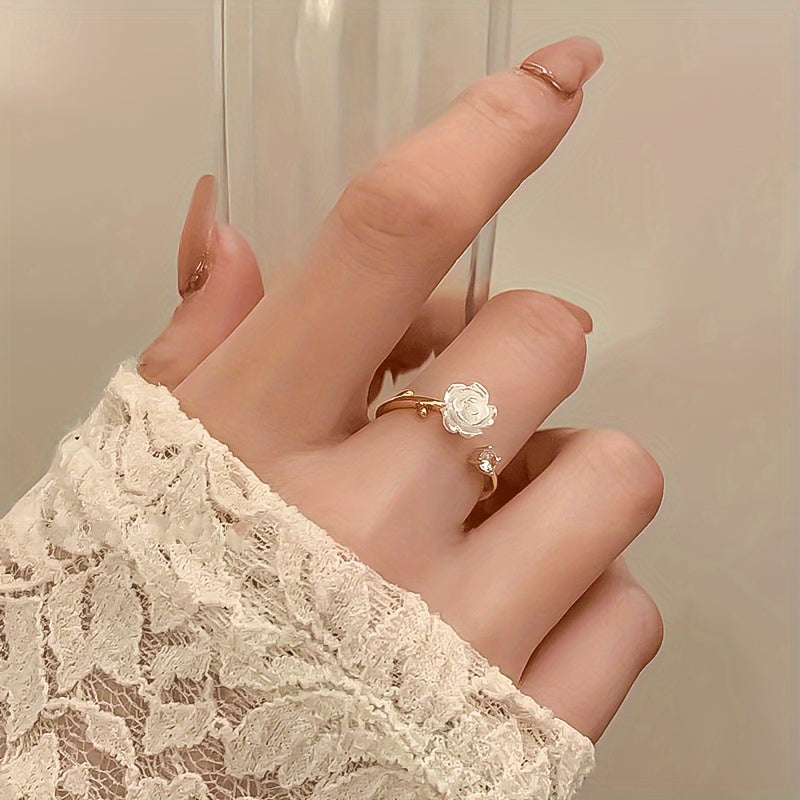 Anillo Ajustable Rosa Blanca con Circonia - Bañado en oro de 18k