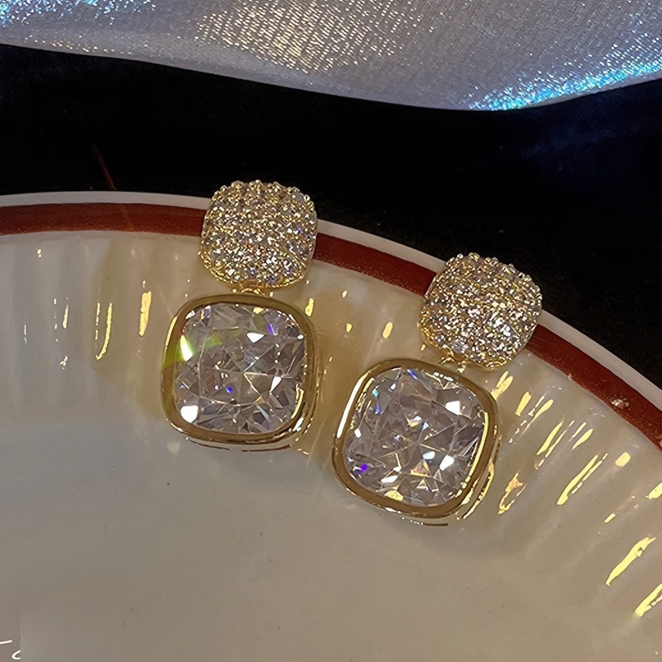 Arete de Circonia con Colgante de Cristal Imperial – Bañado en oro de 18k