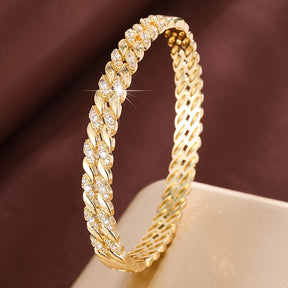Pulsera Minimalista Retorcida Con Circonitas - Bañado en oro de 18k