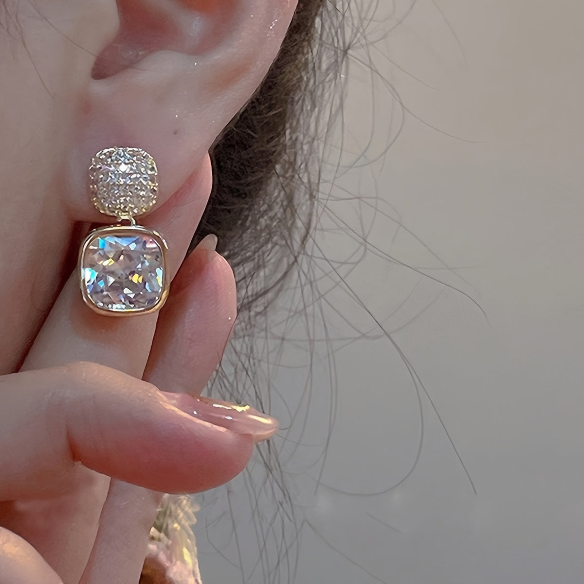 Arete de Circonia con Colgante de Cristal Imperial – Bañado en oro de 18k