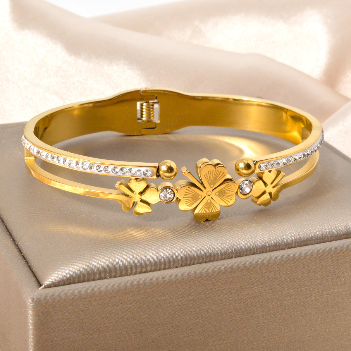 Pulsera Minimalista con Circonitas Cielo Dorado Bañado en oro de 18k