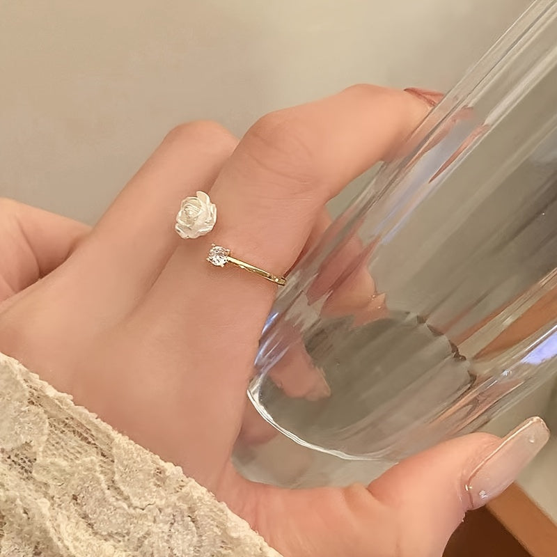 Anillo Ajustable Rosa Blanca con Circonia - Bañado en oro de 18k