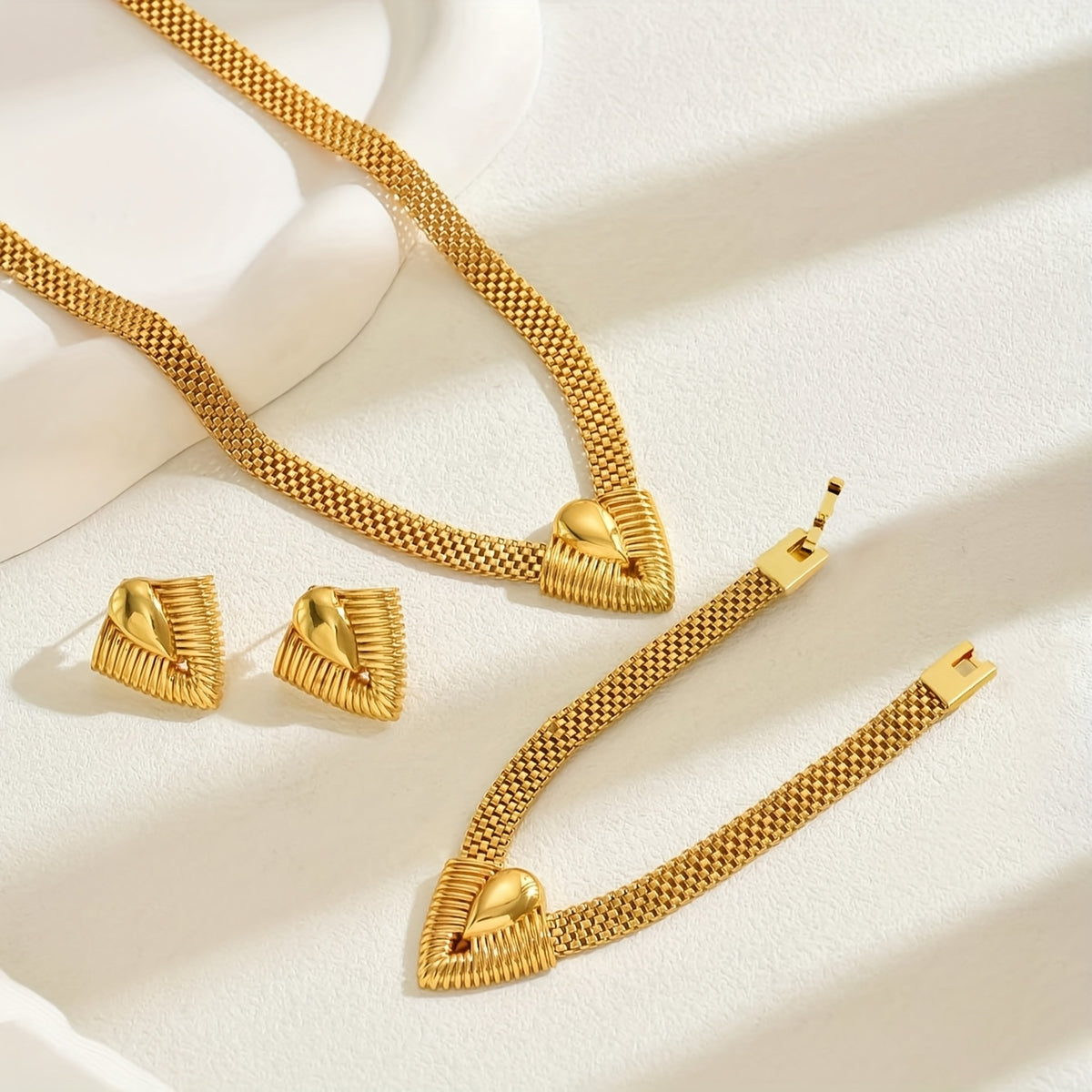 Conjunto Reina Boreal – Elegancia radiante bañada en oro de 18k
